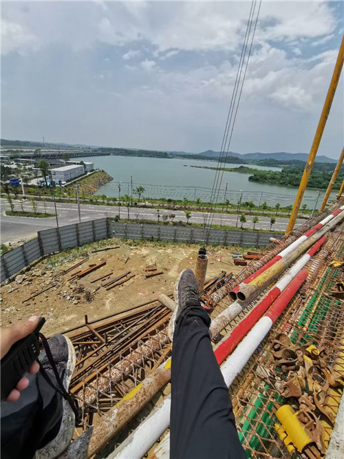 封丘县作业中发生设备损坏或人员意外，责任怎么划分？